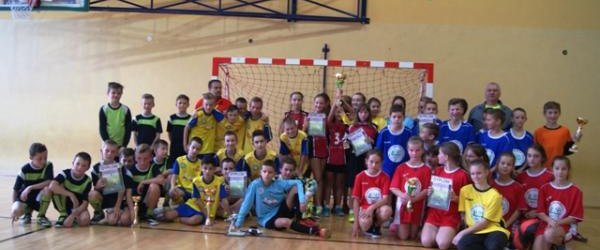 Gminne Mistrzostwa Szkół Podstawowych w halowej piłce nożnej chłopców i dziewcząt Krynica-Zdrój, 19.10.2016 r.