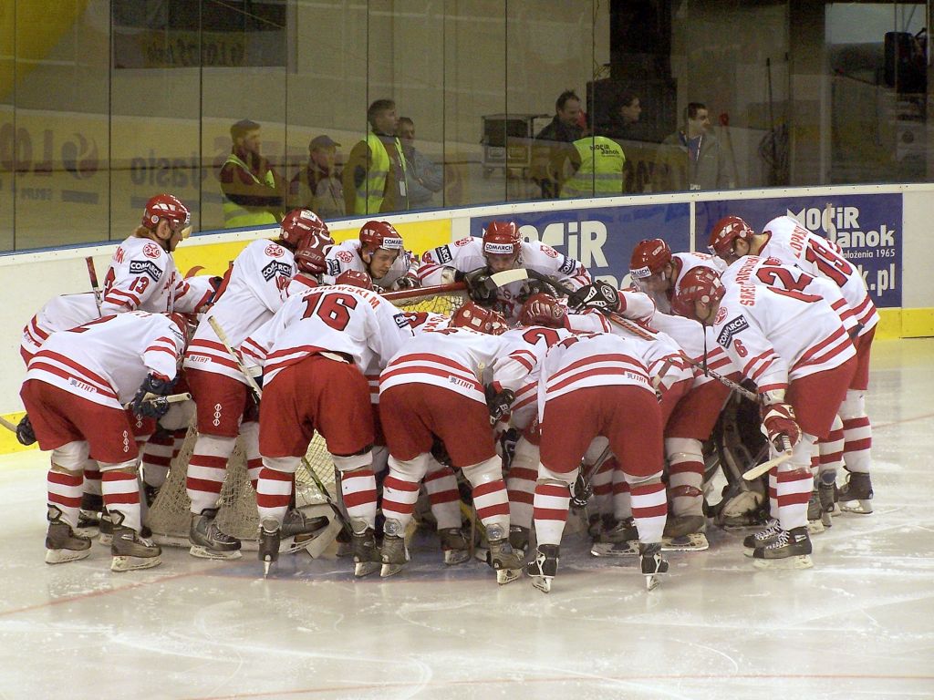 Polskie hokeistki z Kryniczankami w składzie wygrały z Łotwą