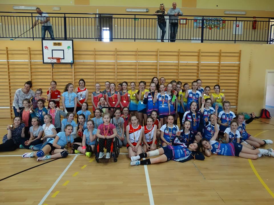 Wielkanocny turniej minisiatkówki