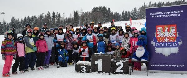 Sądecczyzna. Policyjny inspektor Wawelek dbał o bezpieczeństwo dzieci na stoku