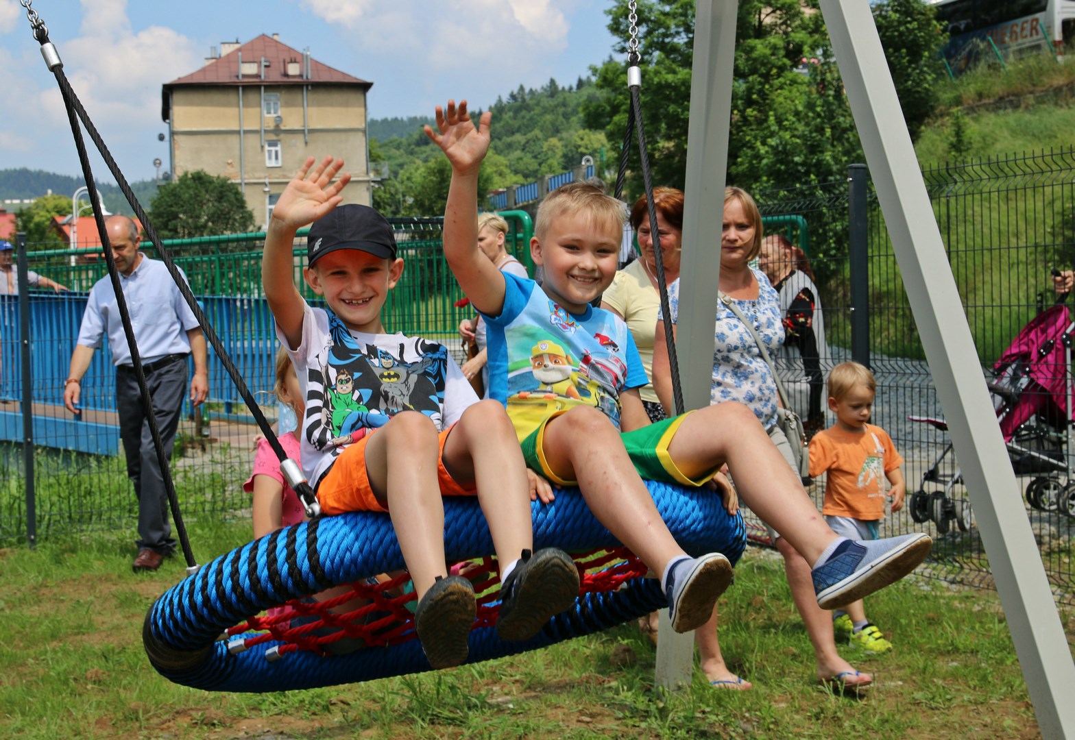 Dzieci w prezencie na Dzień Dziecka dostały plac zabaw