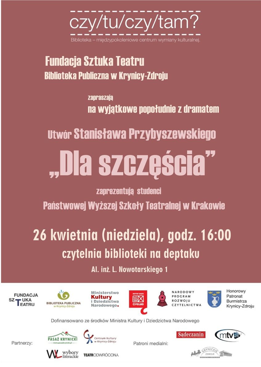 Studenci aktorstwa czytają dramaty