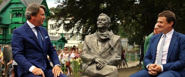 Krynica-Zdrój oddała hołd Bogusławowi Kaczyńskiemu. Już można podziwiać ławeczkę