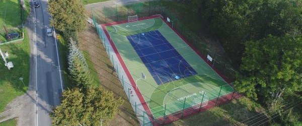 Dzieci w Mochnaczce Niżnej mają nowe boisko!