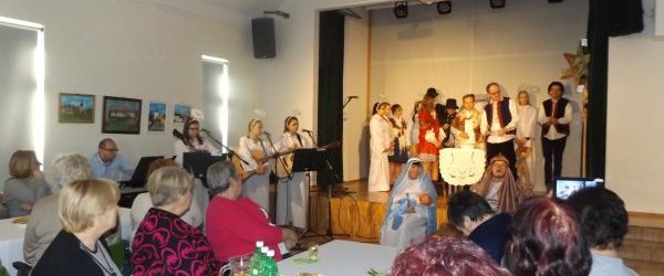 Kryniccy seniorzy kolędowali w bibliotece w Gołkowicach