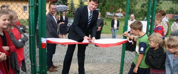 Uroczyste otwarcie wielofunkcyjnego boiska w Bereście