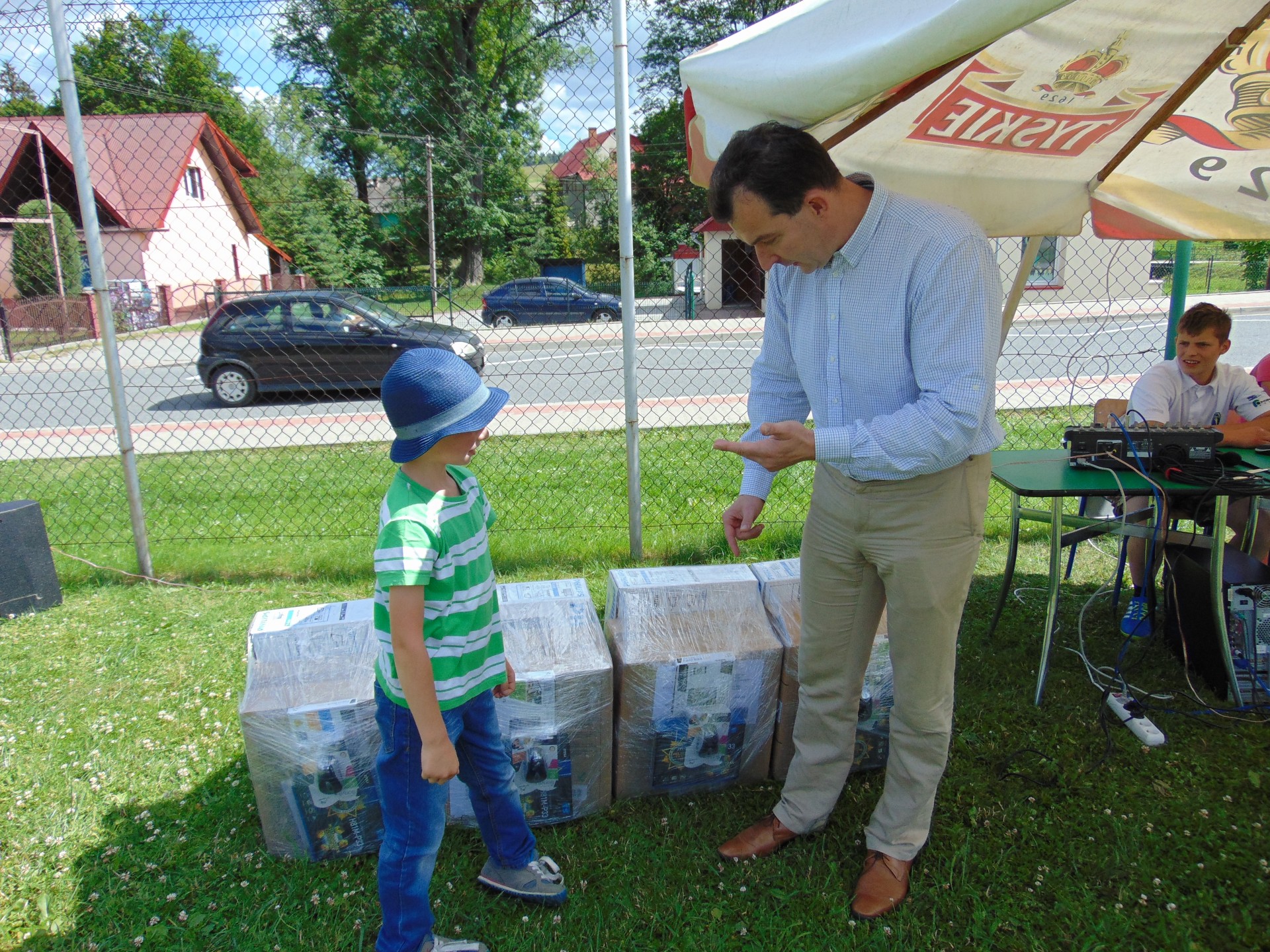 Przekazanie sprzętu komputerowego i rozpoczęcie wakacji