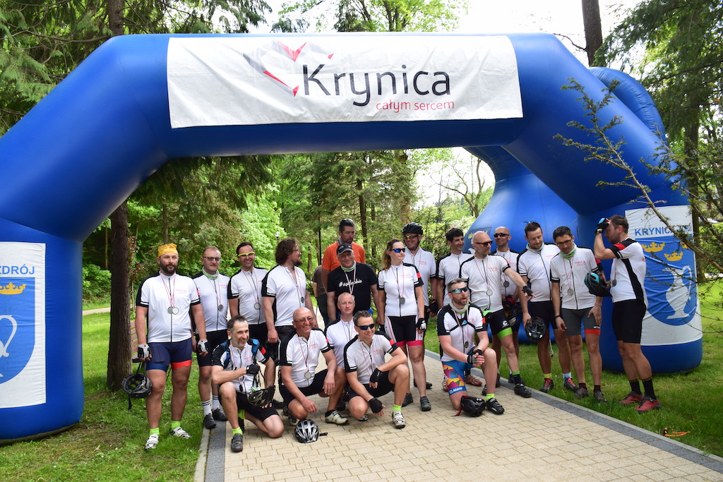 Krynica: znad Bałtyku w góry. 20 śmiałków na rowerach przejachało 1179 km