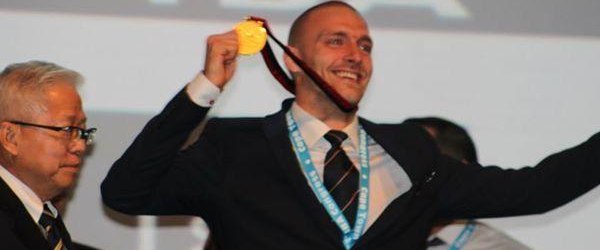 Kryniczanin Wojciech Urbański Mistrzem Świata w barmaństwie klasycznym!