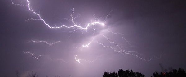 Burze z opadami deszczu