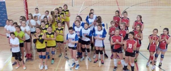 Kryniczanki najlepsze w powiecie w mini siatkówce