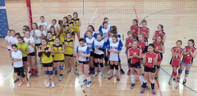 Kryniczanki najlepsze w powiecie w mini siatkówce