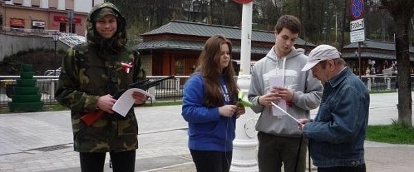 Kryniccy gimnazjaliści na tropie partyzanta