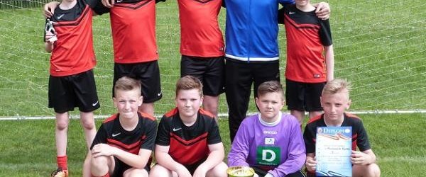 Szkoła Podstawowa w Mochnaczce Wyżnej Mistrzem Powiatu Nowosądeckiego w piłce nożnej.