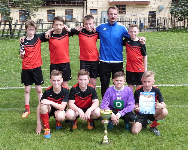Szkoła Podstawowa w Mochnaczce Wyżnej Mistrzem Powiatu Nowosądeckiego w piłce nożnej.