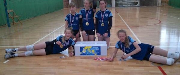 Historyczny sukces młodych siatkarek UKS Dwójka Krynica !