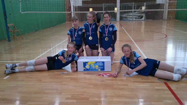 Historyczny sukces młodych siatkarek UKS Dwójka Krynica !